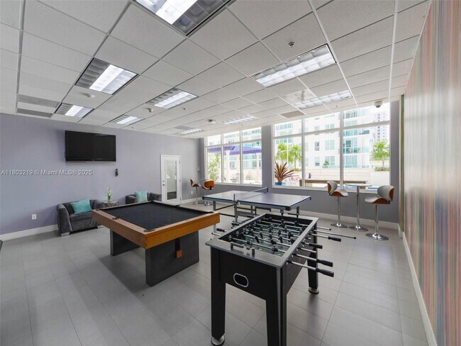 Building Photo - 1200 Brickell Bay Dr