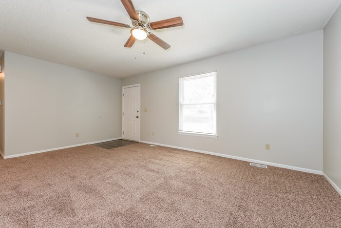 Building Photo - 1100 NE Bryco Dr