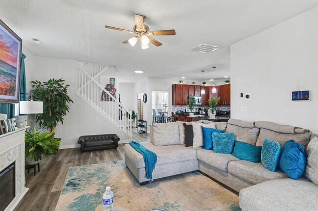 Building Photo - 326 Sedium Ln