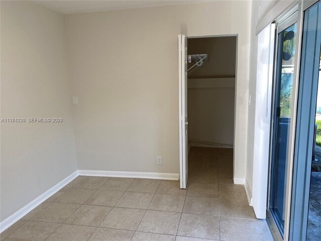 Building Photo - 543 SW 61st Terrace