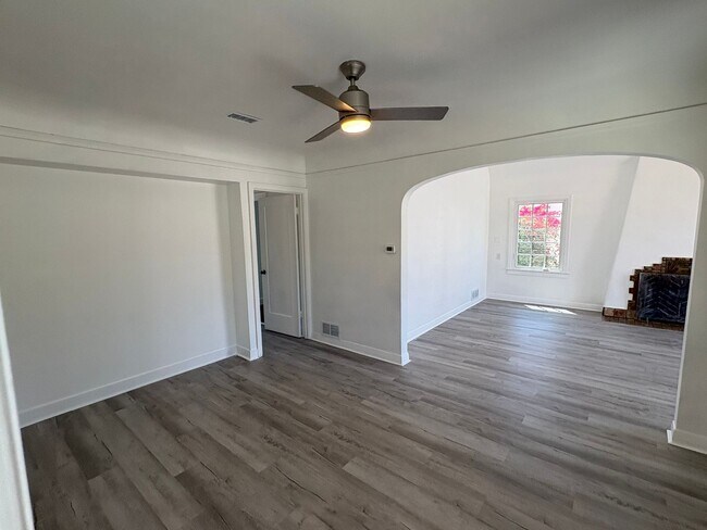Building Photo - Charming Tudor Style 3 Bed 1.5 Bath PLUS Studio Guest House complete with kitchen and bath!