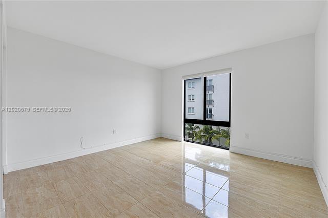 Building Photo - 1600 S Bayshore Ln
