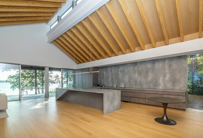 Building Photo - 47L S Ferry Rd