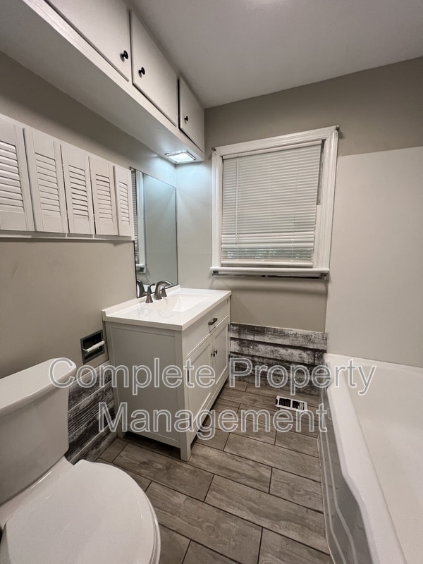 Building Photo - 603 Camp Ct