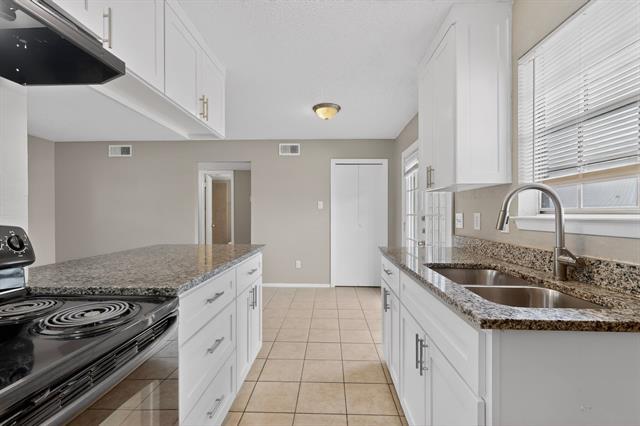 Building Photo - 8024 Cambridge Cir