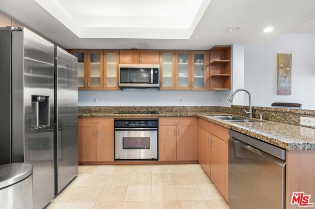Building Photo - 13700 Marina Pointe Dr