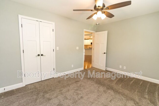 Building Photo - 4436 Oakwood Dr