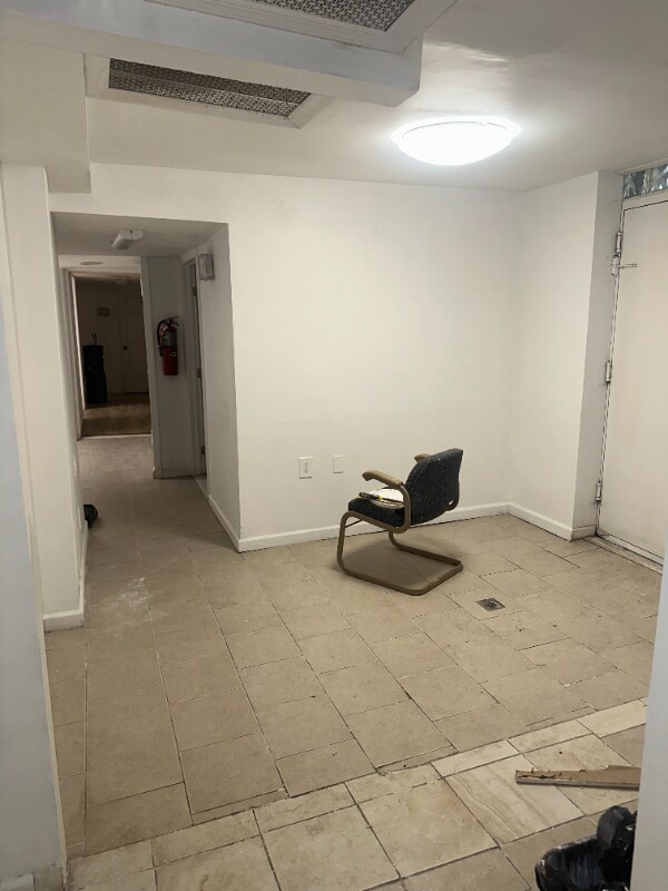 Building Photo - 1549 Selwyn Ave