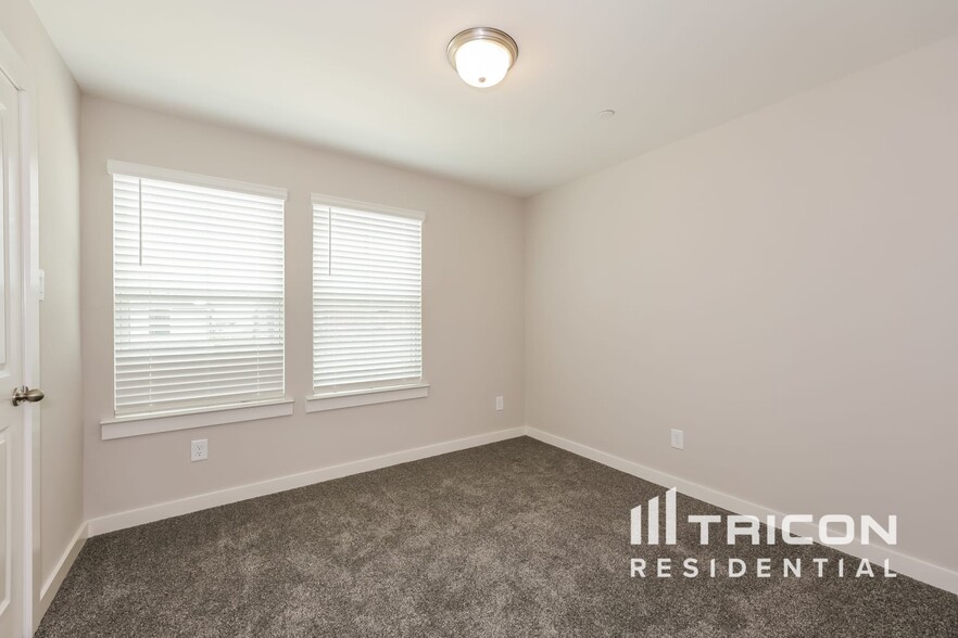 Building Photo - 206 Mansfield Ct
