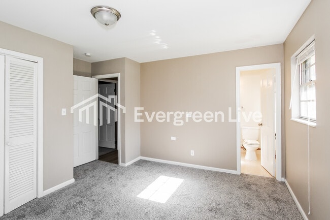 Building Photo - 820 Ridge Ln Dr