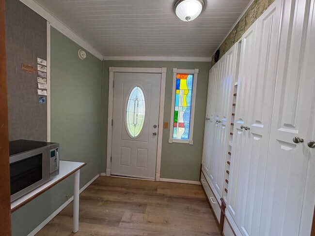 Building Photo - 4 bedroom 2 bathroom Historic Home Downtown Manhattan KS