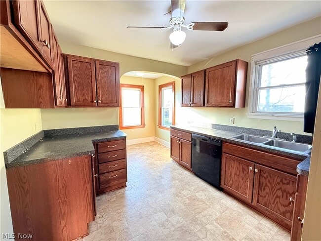 Building Photo - 837 Eastland Ave