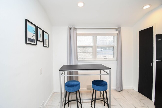 Building Photo - Cozy & Fully Furnished 1-Bedroom Near Sanf...
