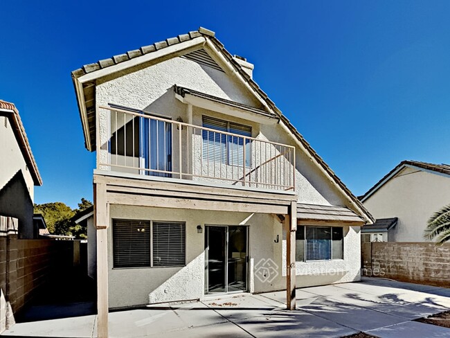 Building Photo - 1740 La Cruz Dr