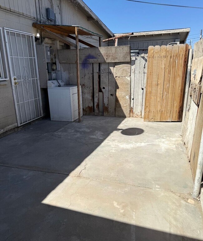 Building Photo - 2117 Ballard Dr