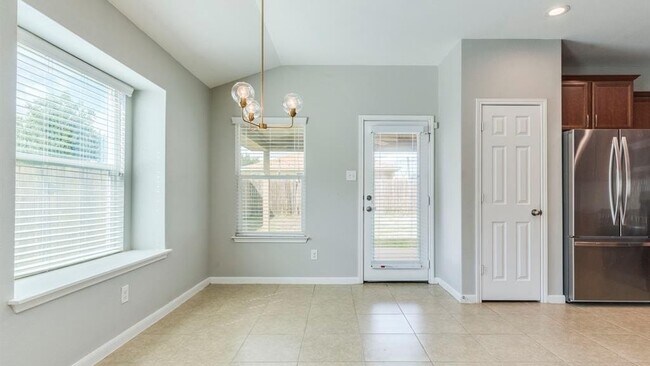 Building Photo - 141 Linden Ln