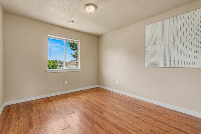 Building Photo - 18327 Buckeye Pl