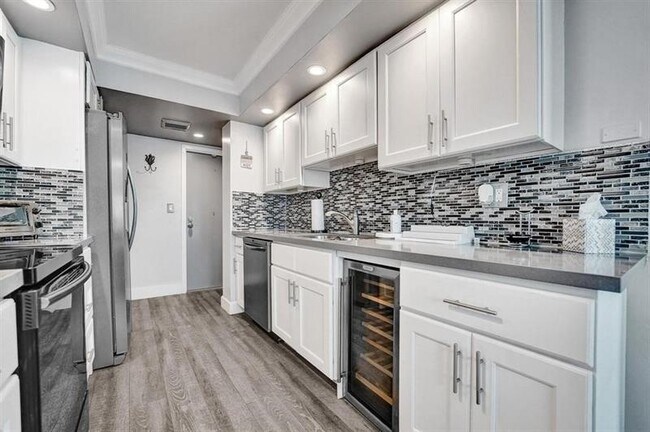 Building Photo - 100 Golden Isles Dr