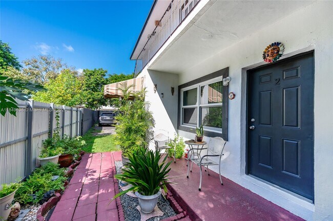 Building Photo - 520 SW Krome Terrace