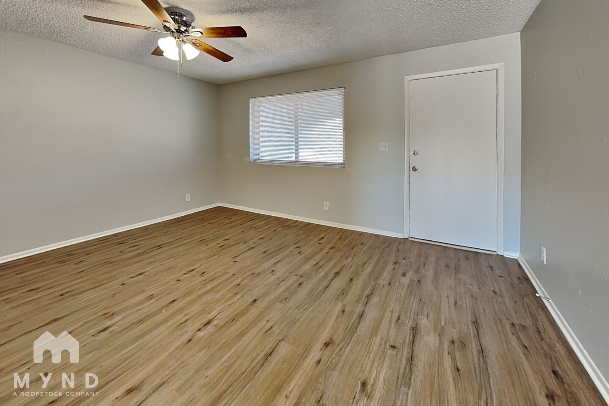 Building Photo - 10716 N Arapaho Dr