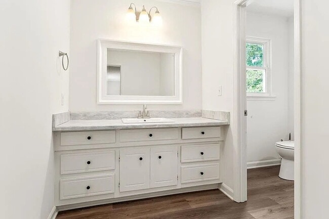 Building Photo - 1409 Robert Ln