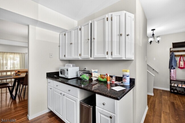 Building Photo - 22 Bradovra Ct