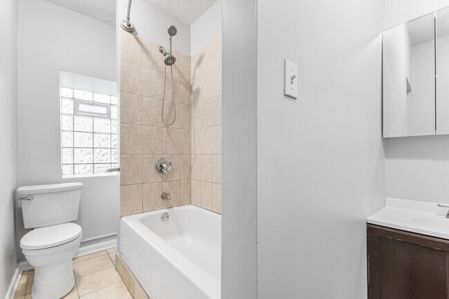 Building Photo - 4555 Malden St