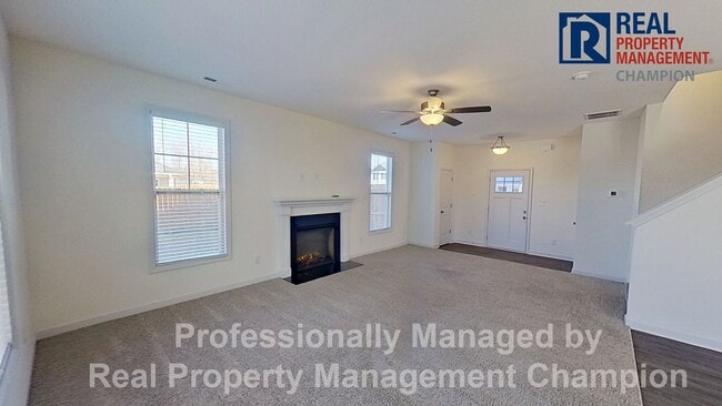 Building Photo - Spacious Home with Fenced Back Yard Convenient to Camp Lejeune