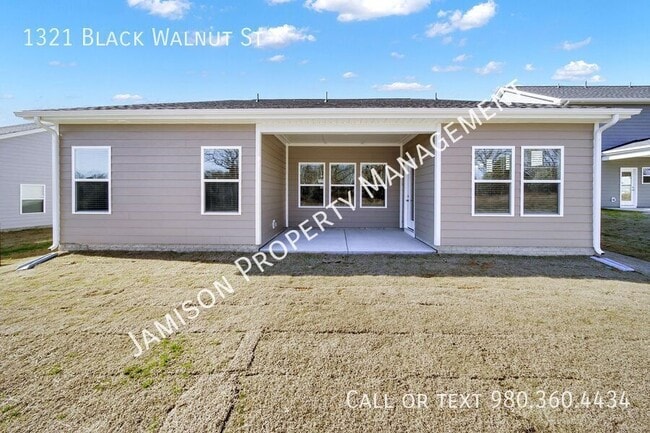 Building Photo - 1321 Black Walnut St