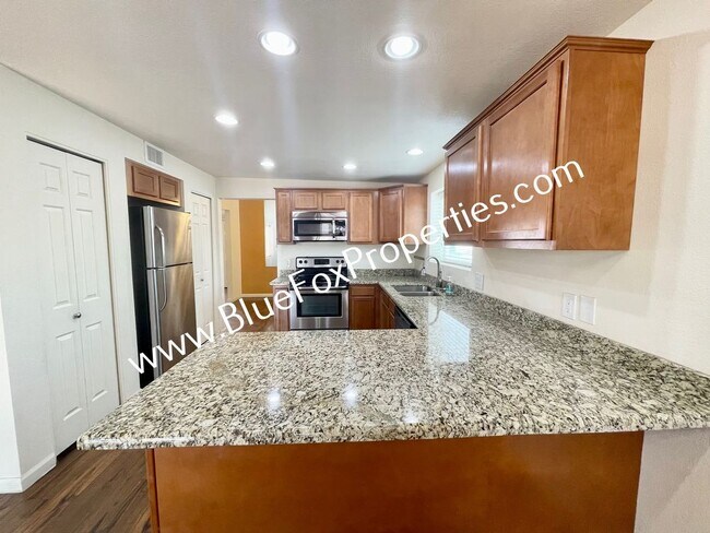 Building Photo - 2898 E Weymouth Cir