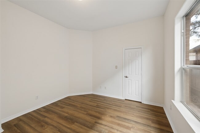 Building Photo - 4807 Wellington Way