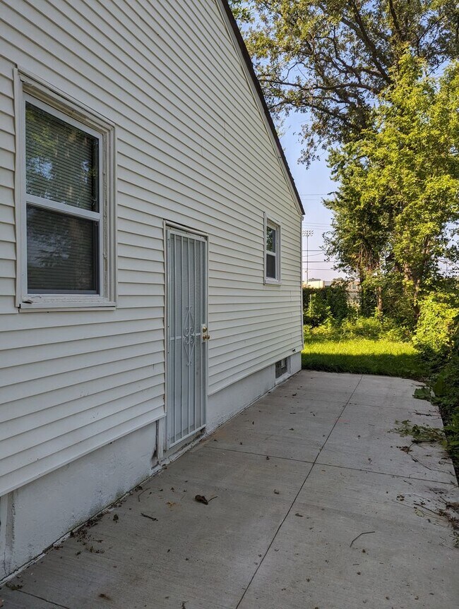 Building Photo - 5217 Neff-2 BED & 1 BATH FOR RENT