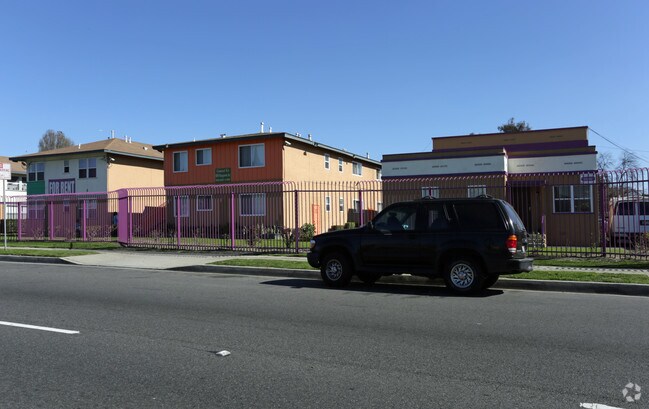 Building Photo - Santa Fe Apartments