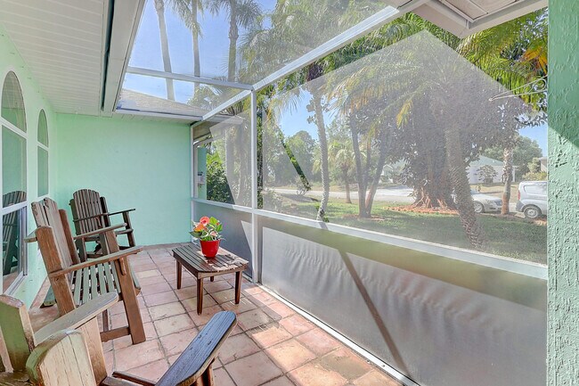 Building Photo - 238 SW Grove Ave