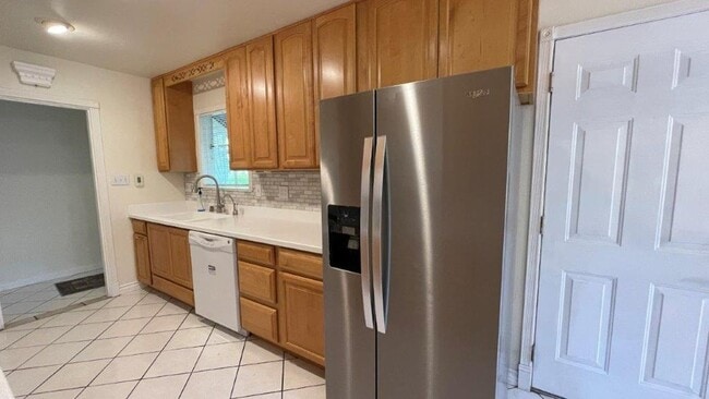 Building Photo - Concord Beautiful 4 bedroom 2 bathroom home in nice neighborhood with large yard!