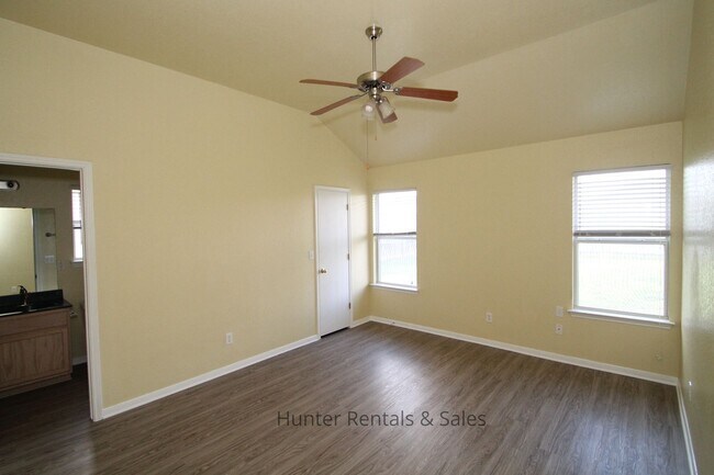 Building Photo - Awesome Three-Bedroom Across From Maxdale ...