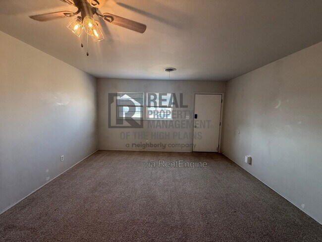 Building Photo - 301 Teakwood St