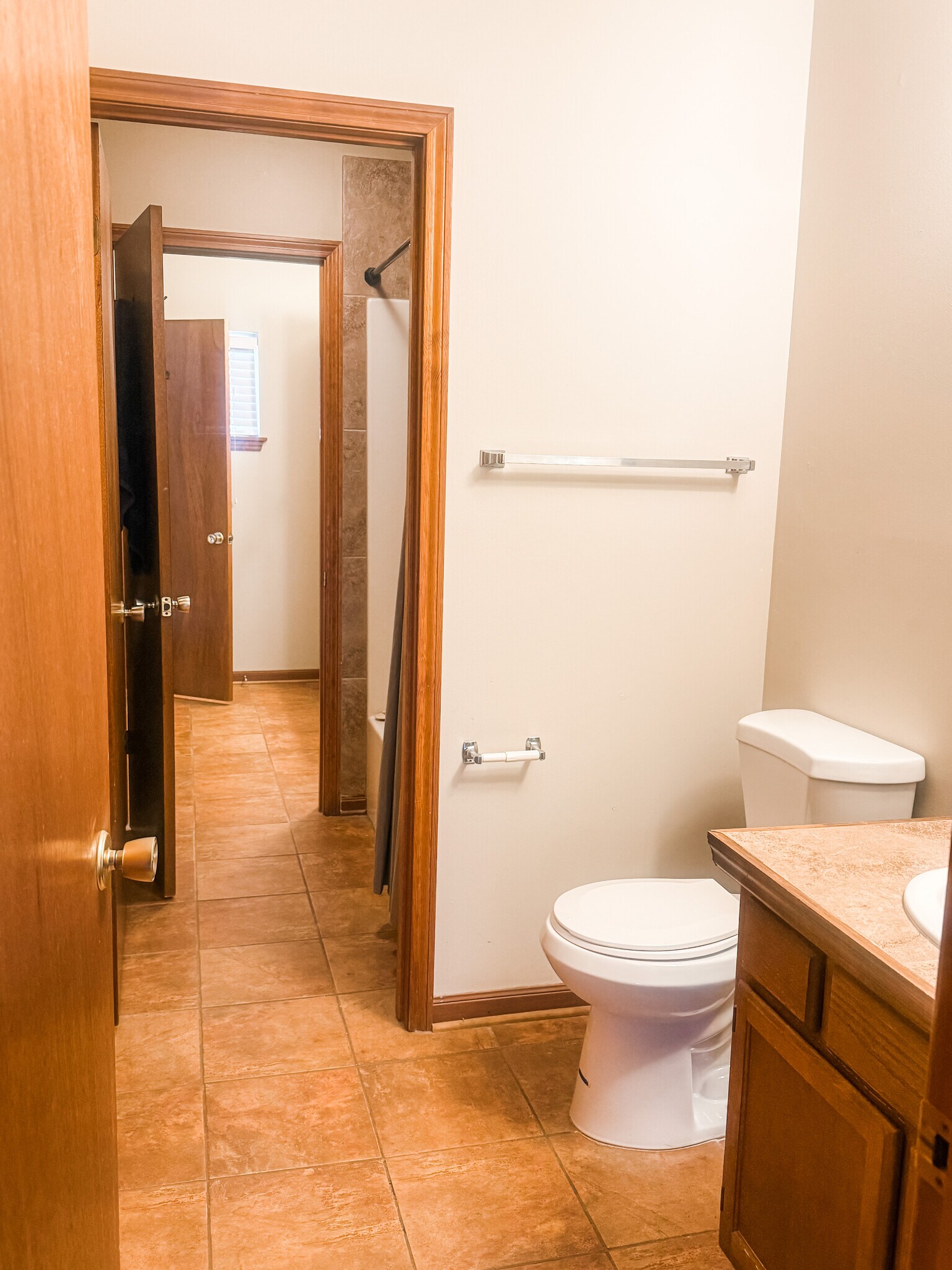 Building Photo - 214 Greenbriar Dr