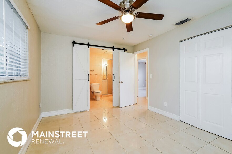 Building Photo - 418 NE 15th Ave