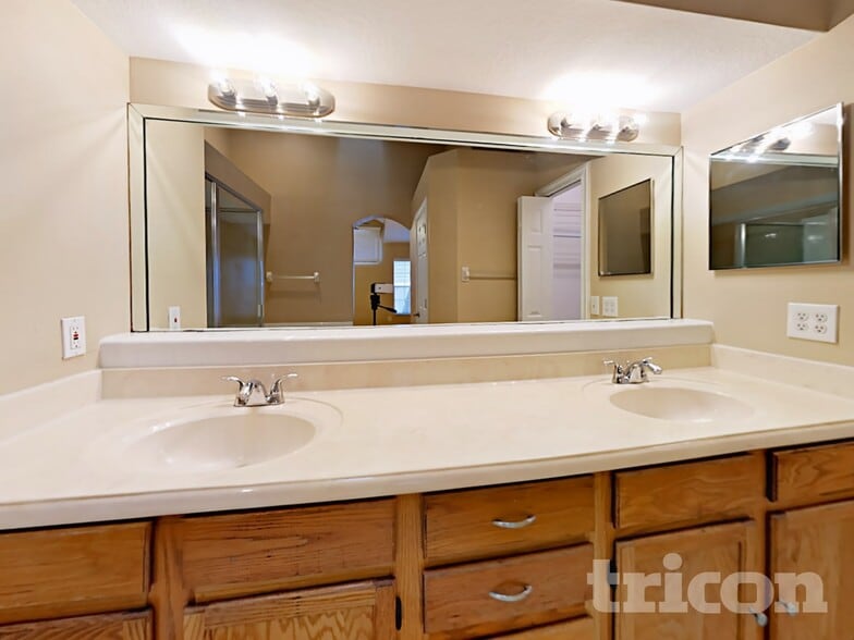 Building Photo - 2865 Cayman Way