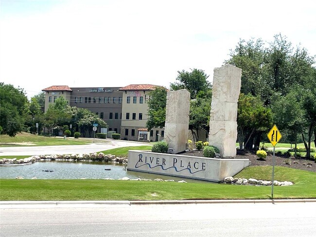 Building Photo - 9604 Big View Dr