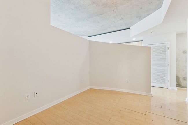 Building Photo - Sought After Realm Residences!