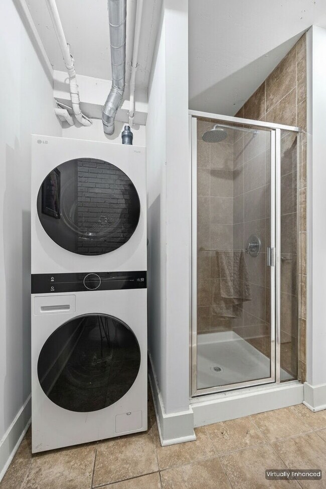 Building Photo - Urban Loft Condo Featuring Stunning Views & Rooftop Entertaining