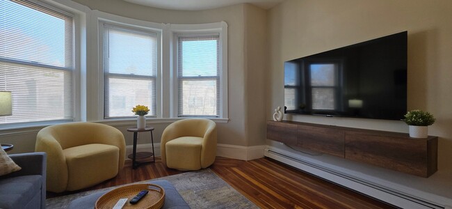 Building Photo - 32-34-34 Ditson St