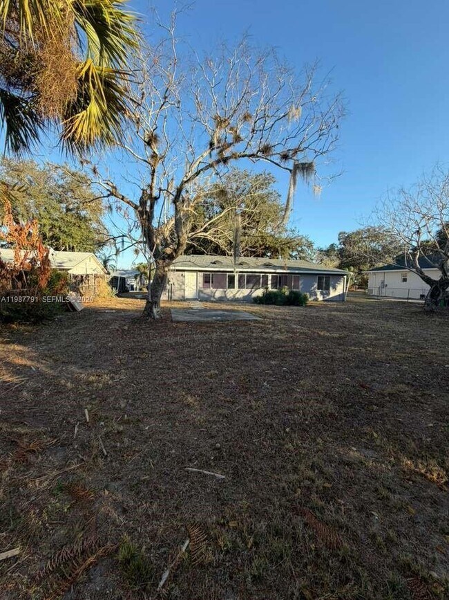 Building Photo - 4030 School Cir