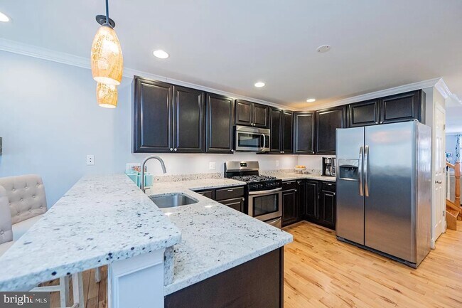 Kitchen - 217 S Regester St