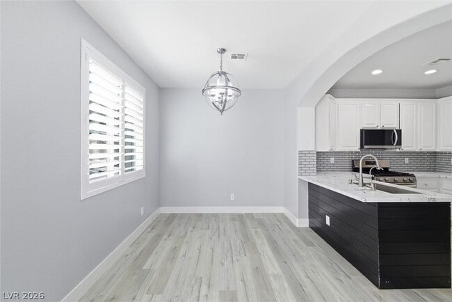 Building Photo - 972 Prestwick St