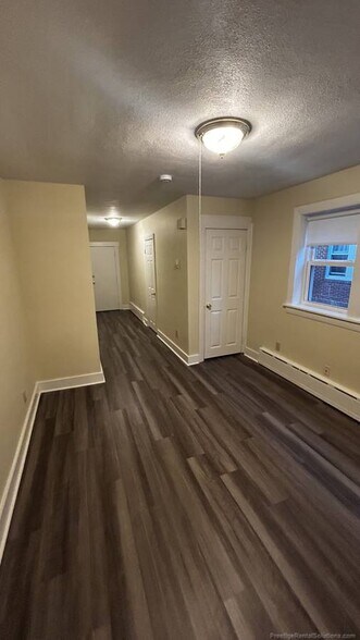 Building Photo - 1144 River St