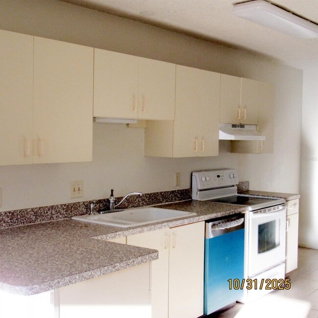 Building Photo - 2050 Oleander Blvd