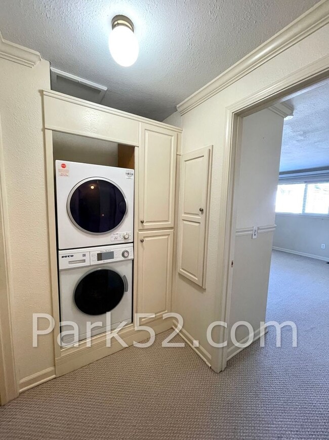 Building Photo - $500 off First Full Month! 2 Bedroom Tacoma Townhome